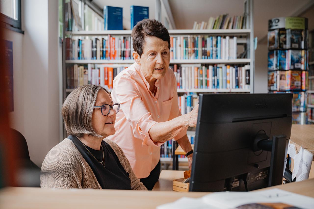 Mitarbeiterinnen am Computer