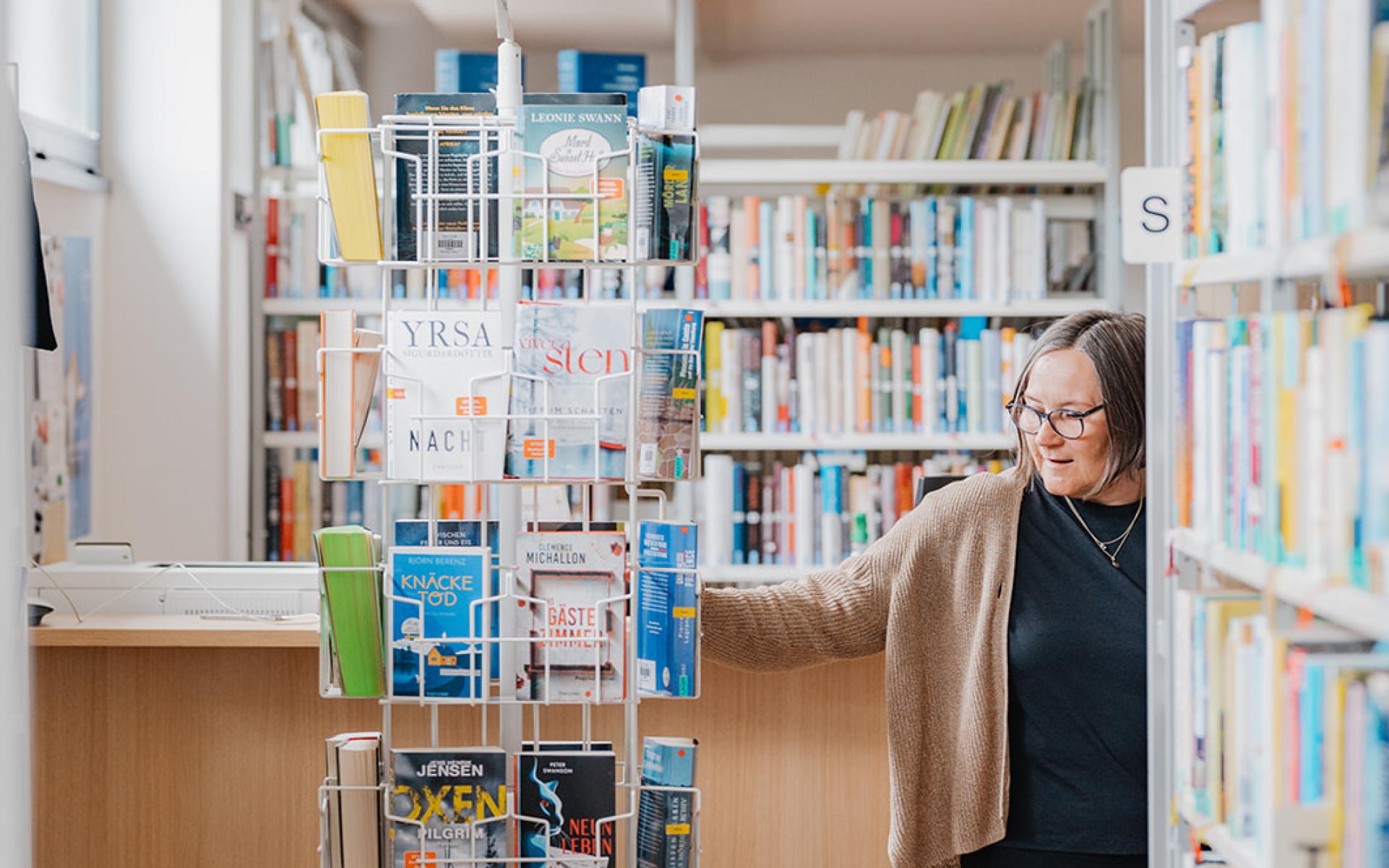 Runder Bücherständer, Sabine